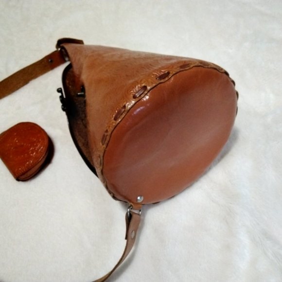 Burnt orange leather embossed shoulder bag - Picture 4 of 14